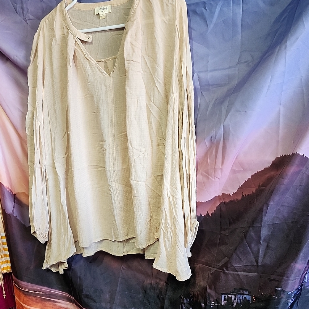 Umgee Light Beige Flowy Blouse